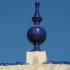 De diepblauwe kleur decoreert de daken en verwijst naar de immer blauwe lucht van Andalusië.